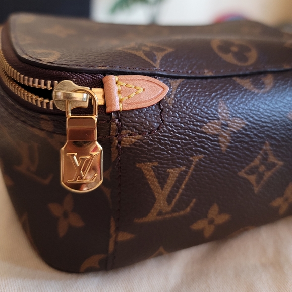 Louis Vuitton Cosmetic - Picture 3 of 8